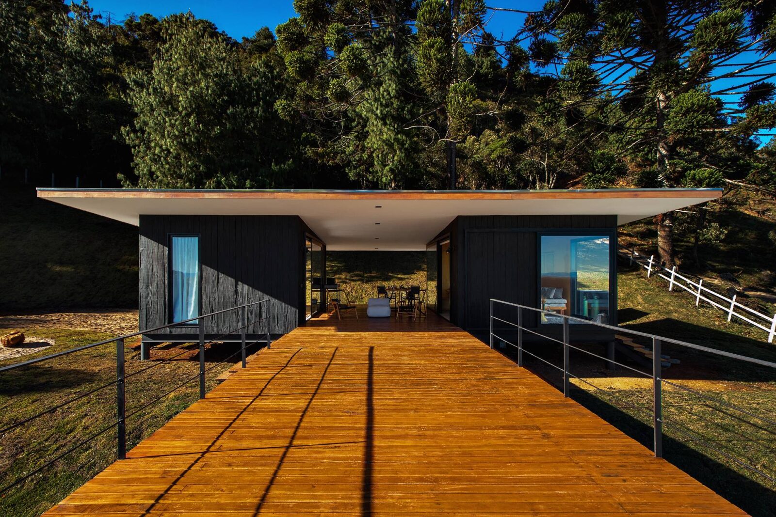 Cabin Fuga Mundi with architecture by Gil Barbieri Arquitetura and Silvia Acar Arquitetura, and interior design by RAWI Arquitetura