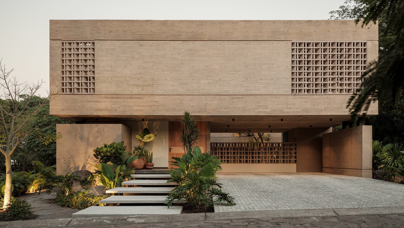 Casa Akina by Di Frenna Arquitectos