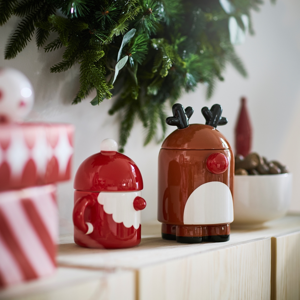 Playful bowls with lids shaped like Santa Claus and a reindeer, designed by Marta Krupińska.