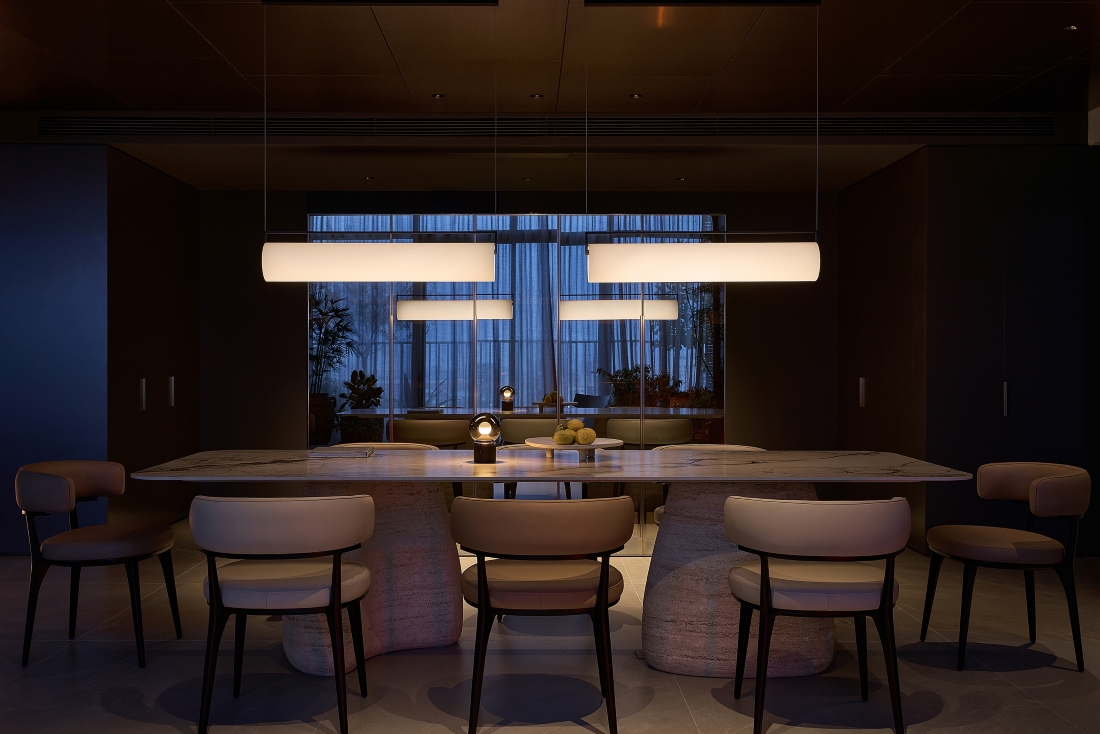 SON dining table
