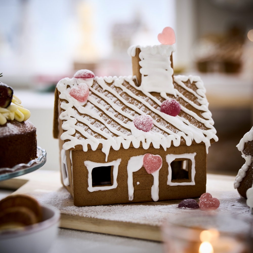 VINTERSAGA gingerbread house.