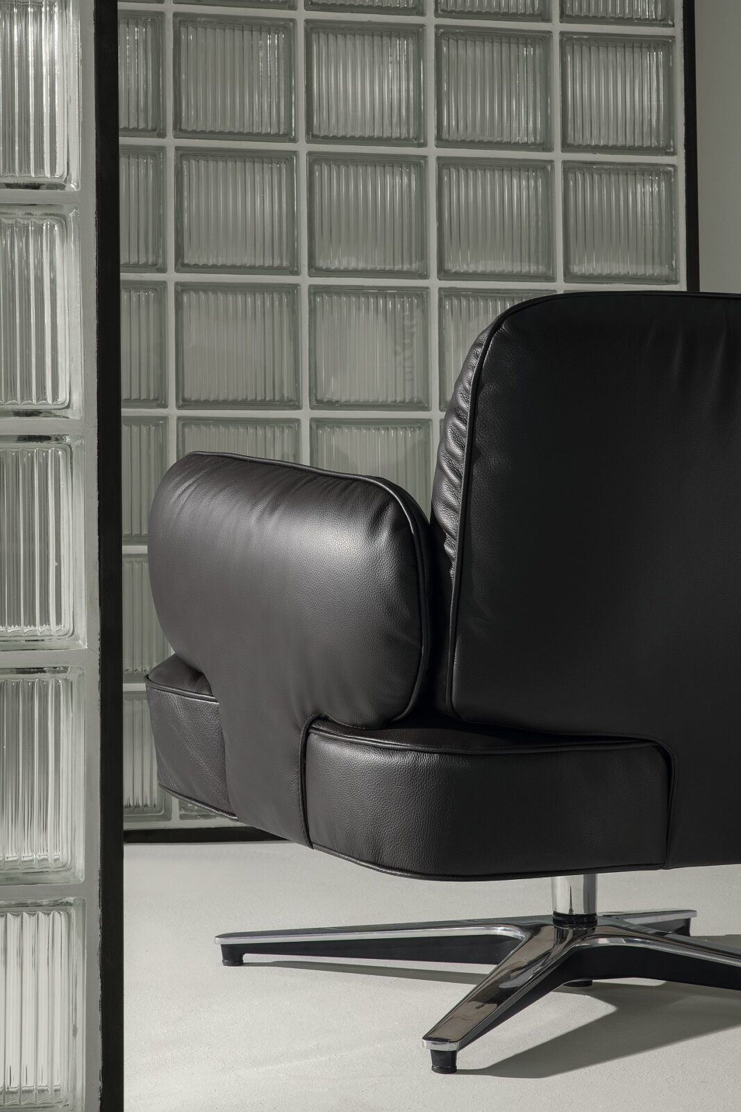 Dafne armchair by Gordon Guillaumier for Frigerio