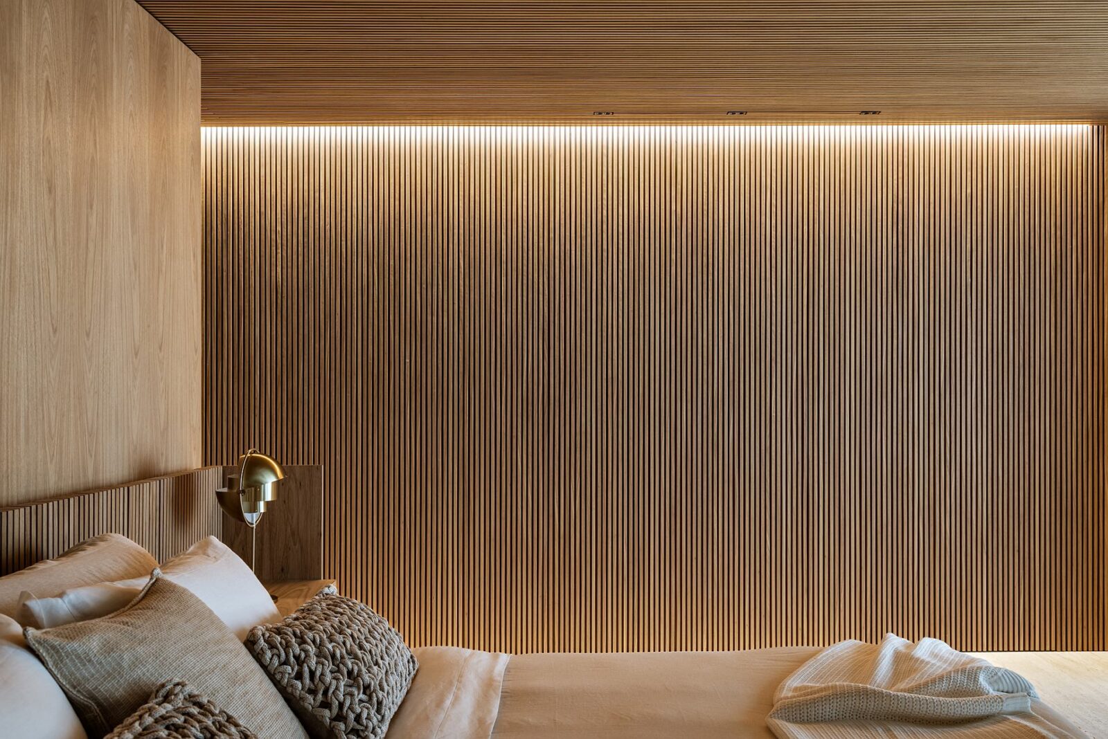 Flat Heritage: interiors by Studio MK27 and lighting design by FOCO Luz e Desenho