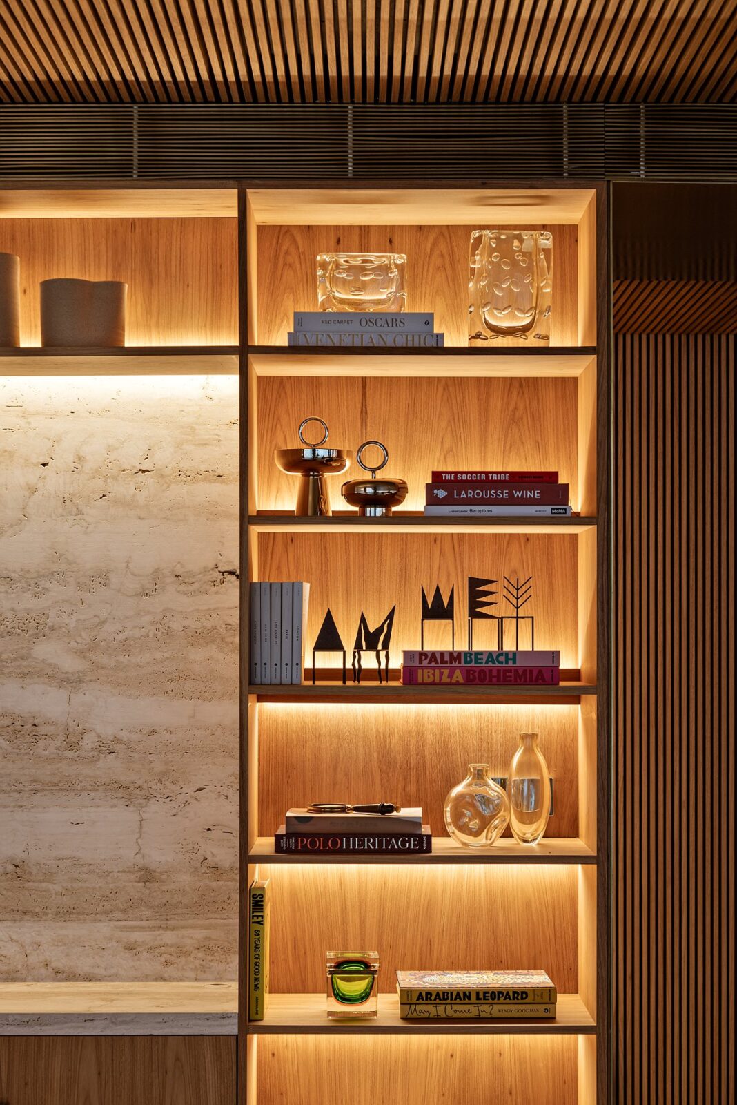 Flat Heritage: interiors by Studio MK27 and lighting design by FOCO Luz e Desenho