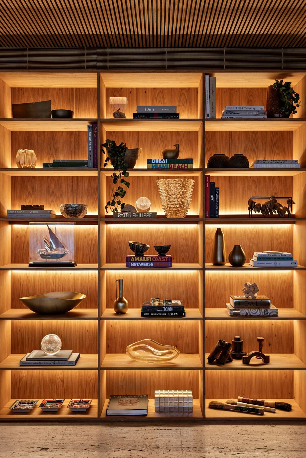 Flat Heritage: interiors by Studio MK27 and lighting design by FOCO Luz e Desenho