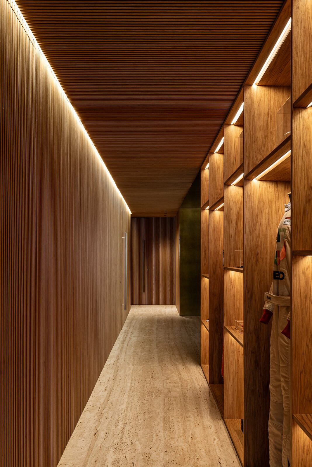 Flat Heritage: interiors by Studio MK27 and lighting design by FOCO Luz e Desenho