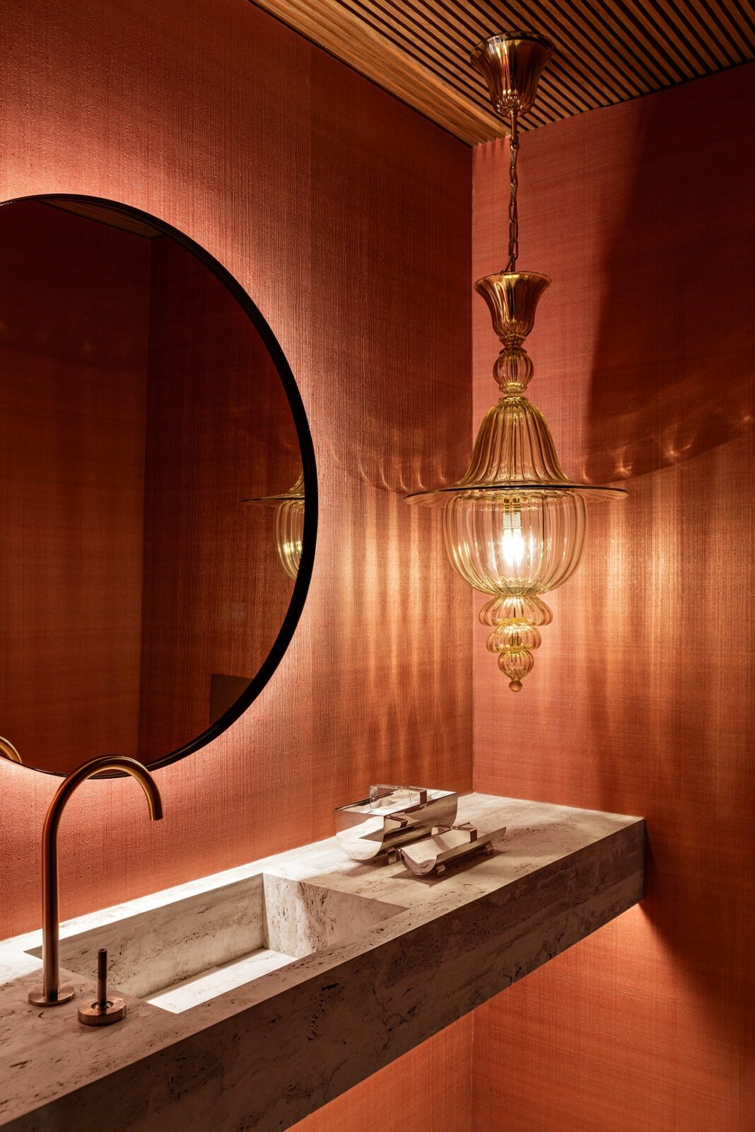 Flat Heritage: interiors by Studio MK27 and lighting design by FOCO Luz e Desenho