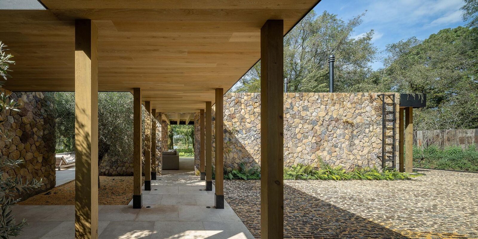 Casa de al Lado by Chain + Siman